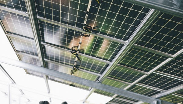 How do solar panel stands work