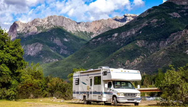 How to Choose the Best Solar Generator for RVs?