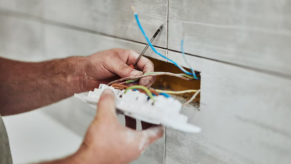 Labor Cost To Replace Light Switches And Outlets(2024)