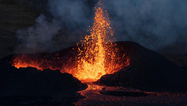 Axial Seamount Eruption 2025: What Really Happens If This Volcano Blows