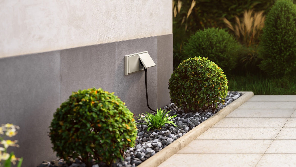 Solar-Powered Outdoor Outlets: A Practical Guide to Flexible, Cord-Free Outdoor Power