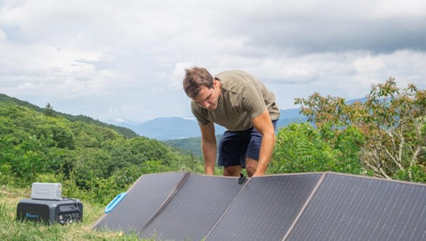 Portable solar panels for mobile workstations