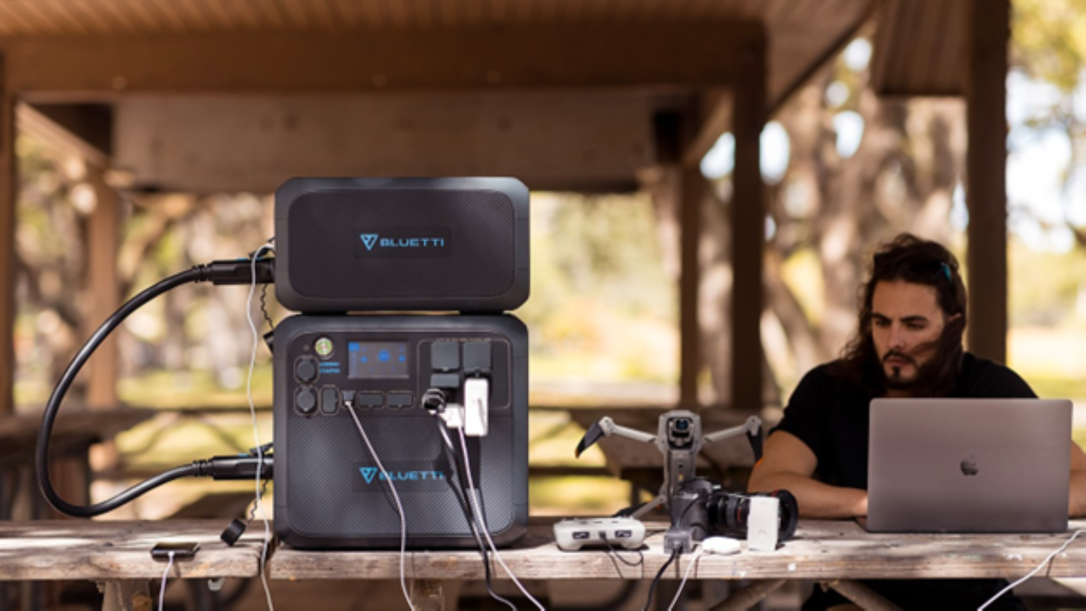 The Solar Workstation - Portable Solar Panels and Generators for Effic