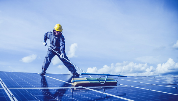 Professional Vs. DIY Solar Panel Maintenance: Pros and Cons