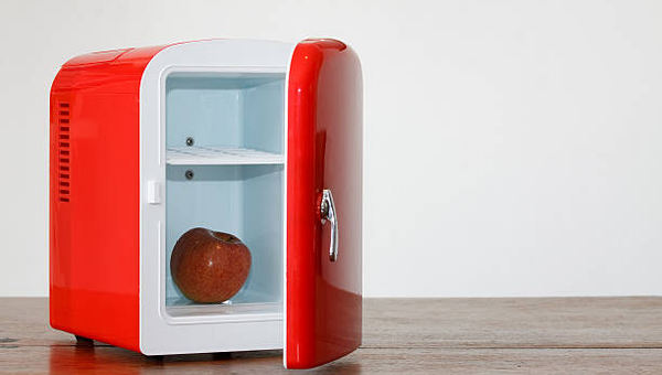 How Many Watts Does a Mini Fridge Use? Save with Solar Energy！